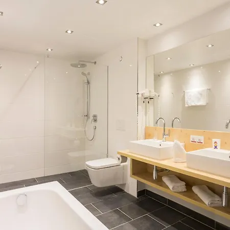 Familotel Kaiserhof - Families Only Hotel Berwang