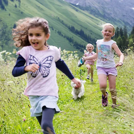 Otel Familotel Kaiserhof - Families Only Berwang