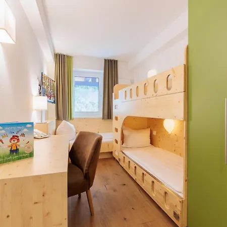 Familotel Kaiserhof - Families Only Szálloda Berwang