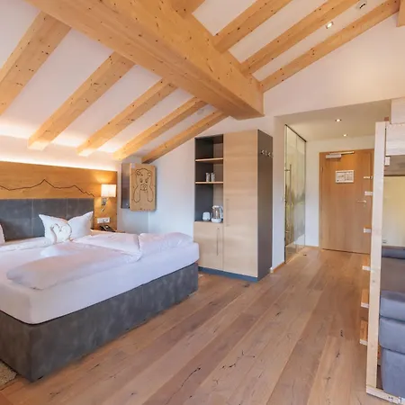 Familotel Kaiserhof - Families Only 4* بيروانغ