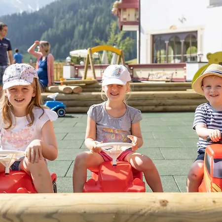 Familotel Kaiserhof - Families Only Szálloda 4*